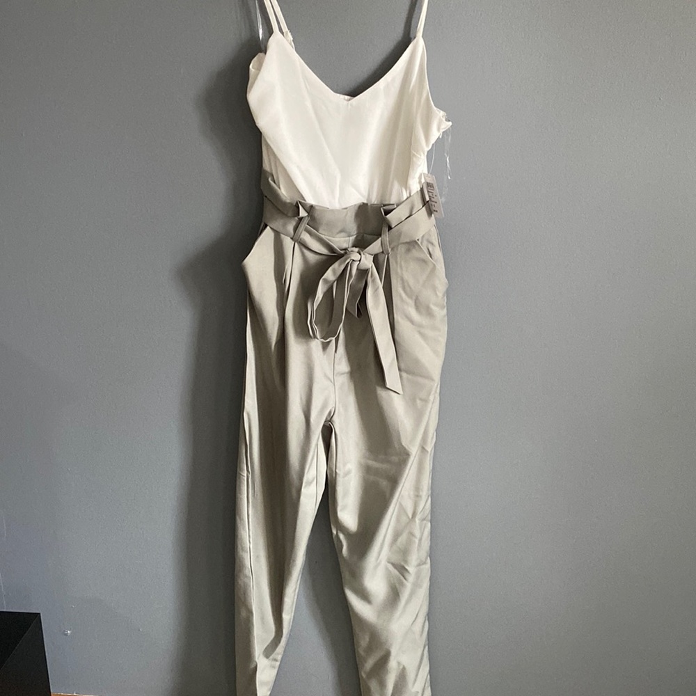 New with tags. Windsor sage green and white jumpsuit. Never worn.